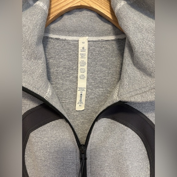 Lululemon In Stride Jacket , sz : 10 - Picture 4 of 6